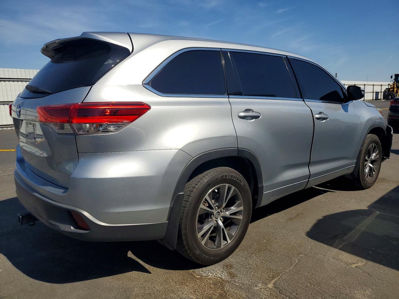 2018 TOYOTA HIGHLANDER LE — снимка 3