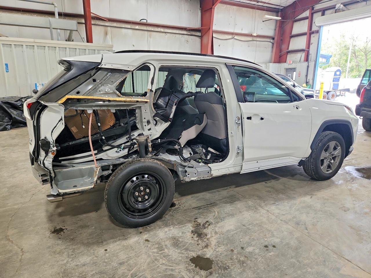 2024 TOYOTA RAV4 XLE — снимка 3