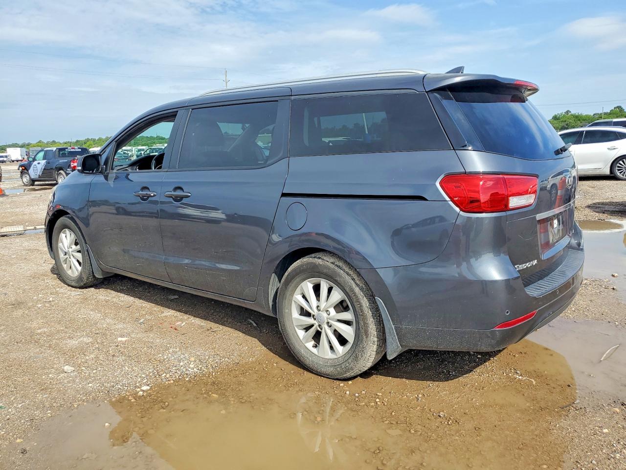 2016 KIA SEDONA LX — снимка 2