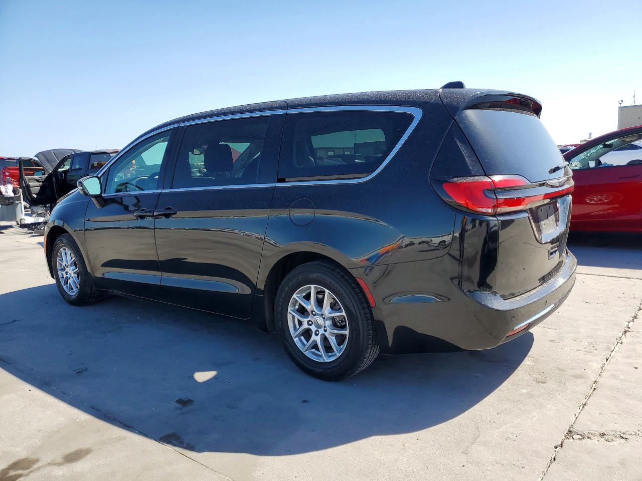 2023 CHRYSLER PACIFICA TOURING L — снимка 2
