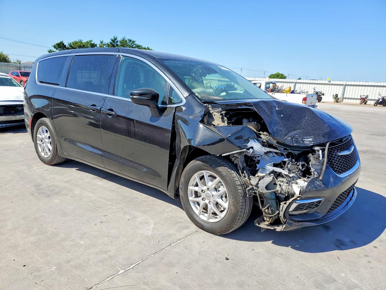 2023 CHRYSLER PACIFICA TOURING L — снимка 4