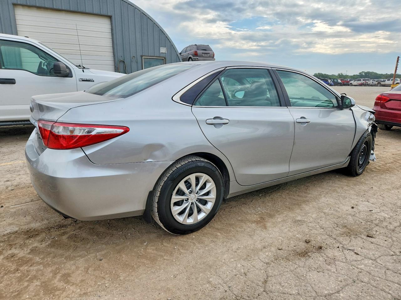2016 TOYOTA CAMRY LE — снимка 3