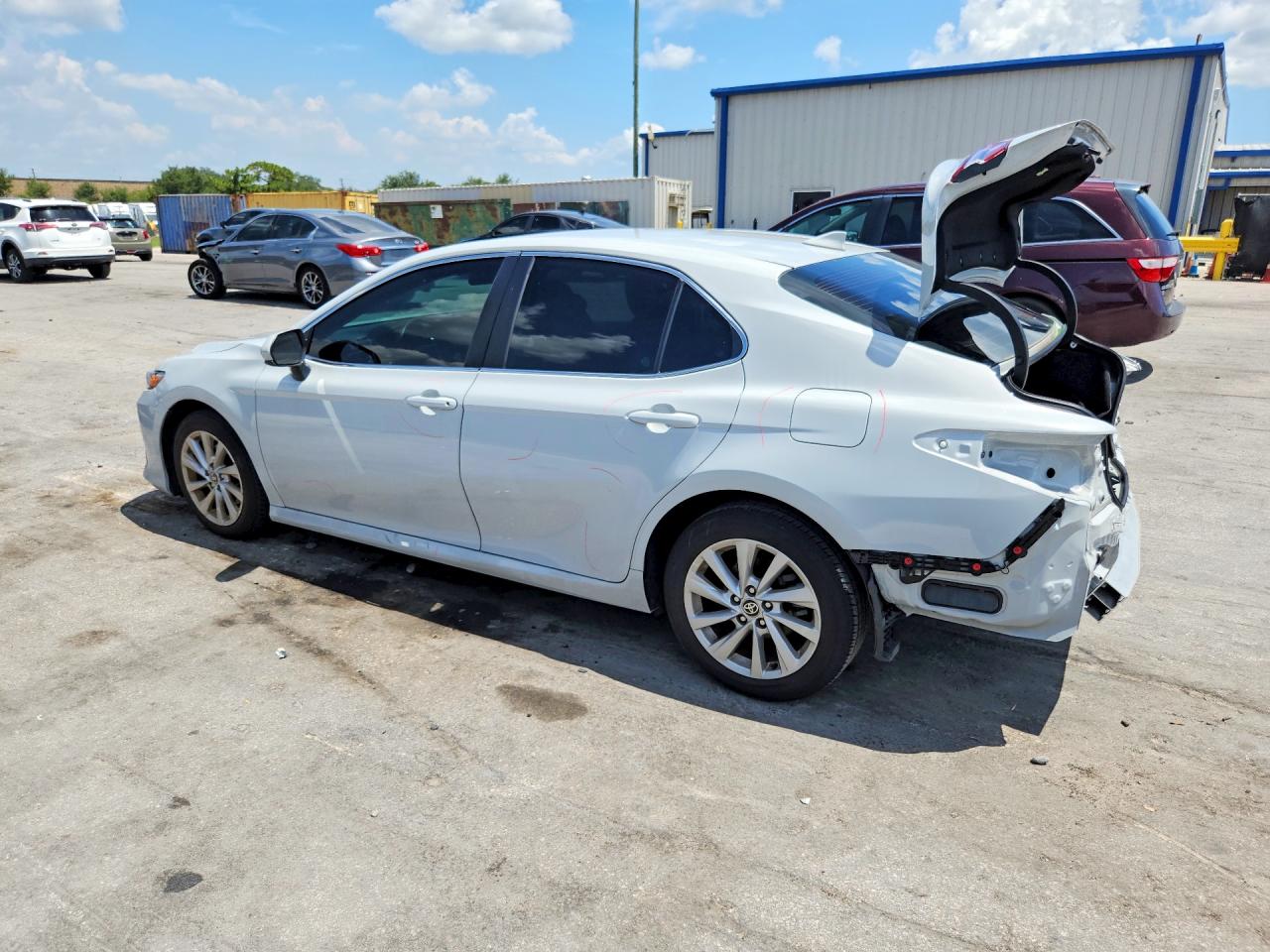 2024 TOYOTA CAMRY LE — снимка 2