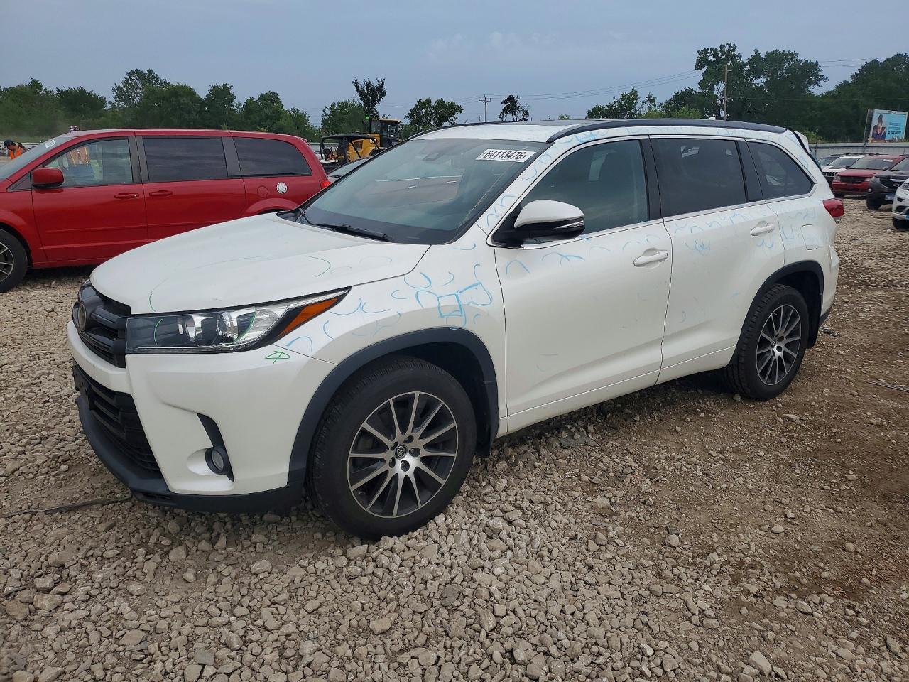 2018 TOYOTA HIGHLANDER SE