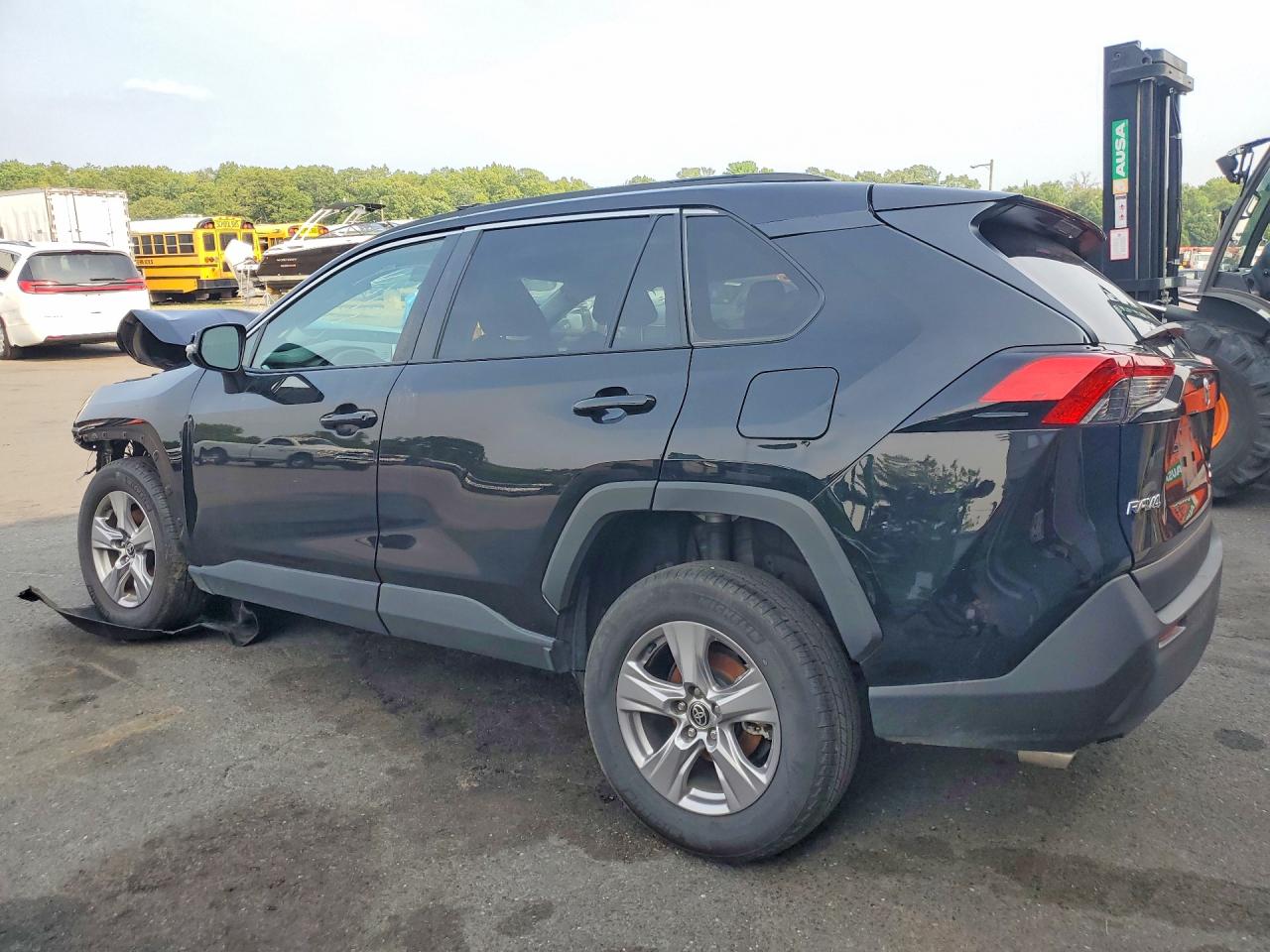 2025 TOYOTA RAV4 XLE — снимка 2
