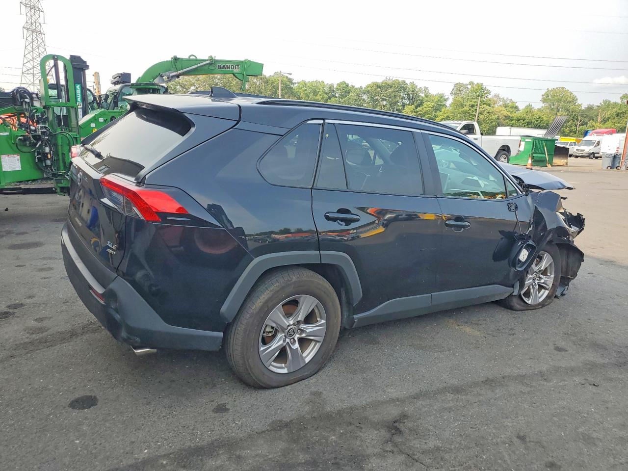 2025 TOYOTA RAV4 XLE — снимка 3