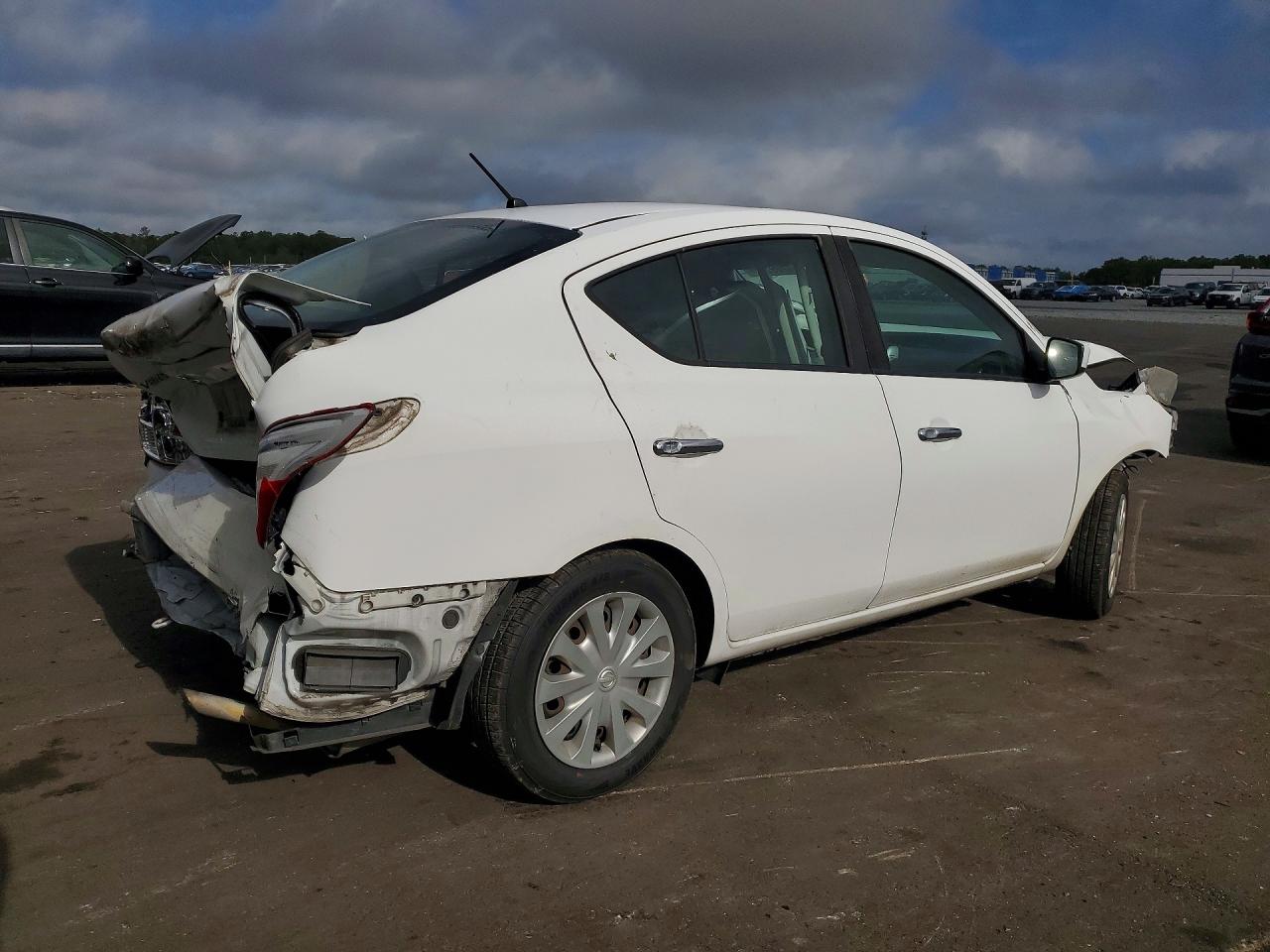2019 NISSAN VERSA SV — снимка 3