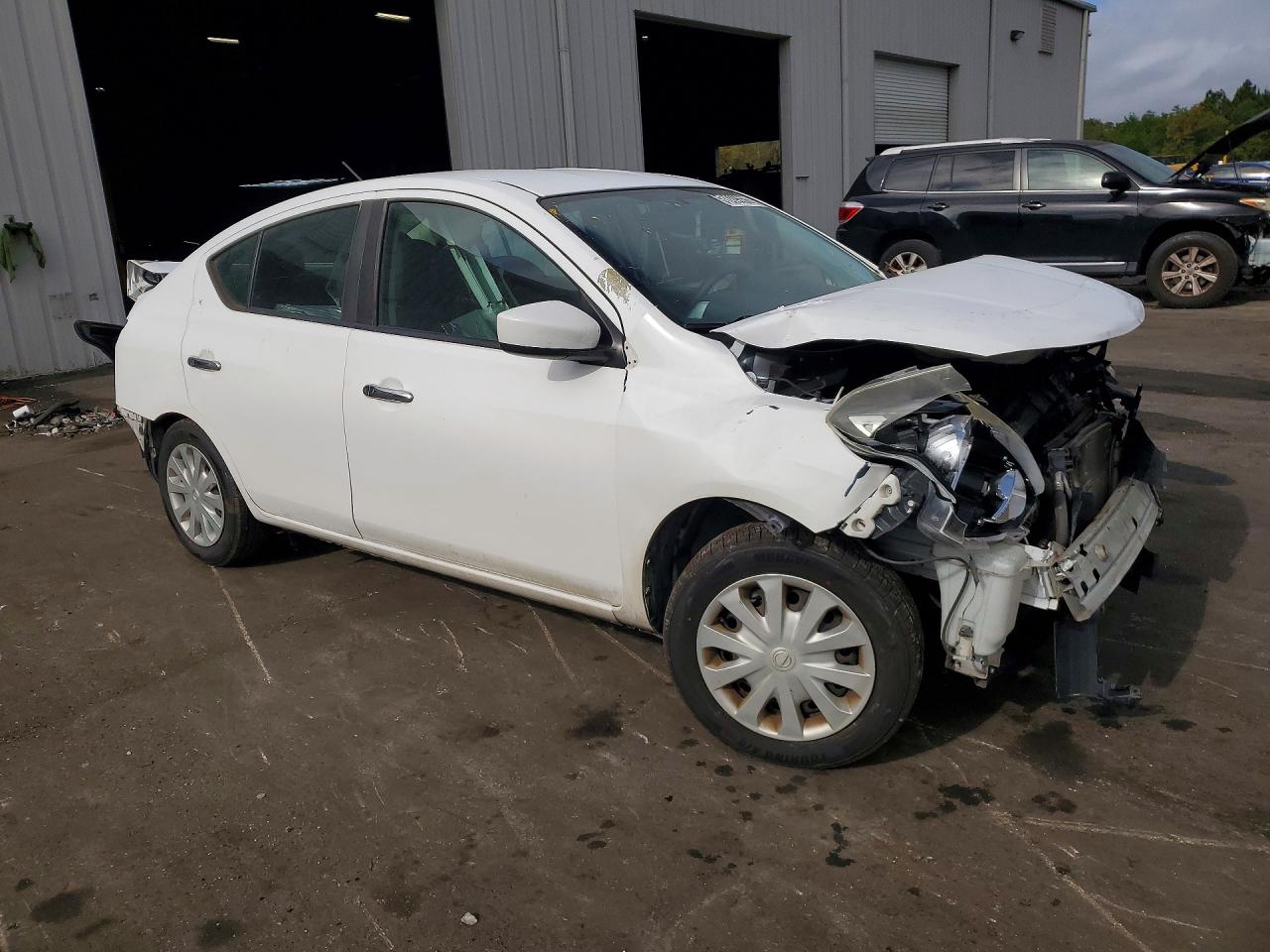 2019 NISSAN VERSA SV — снимка 4