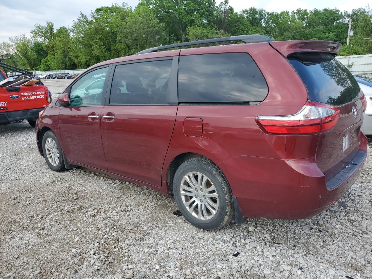 2017 TOYOTA SIENNA XLE — снимка 2