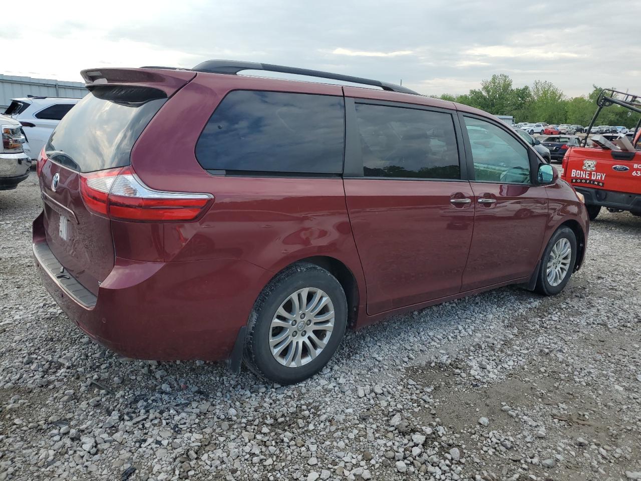 2017 TOYOTA SIENNA XLE — снимка 3