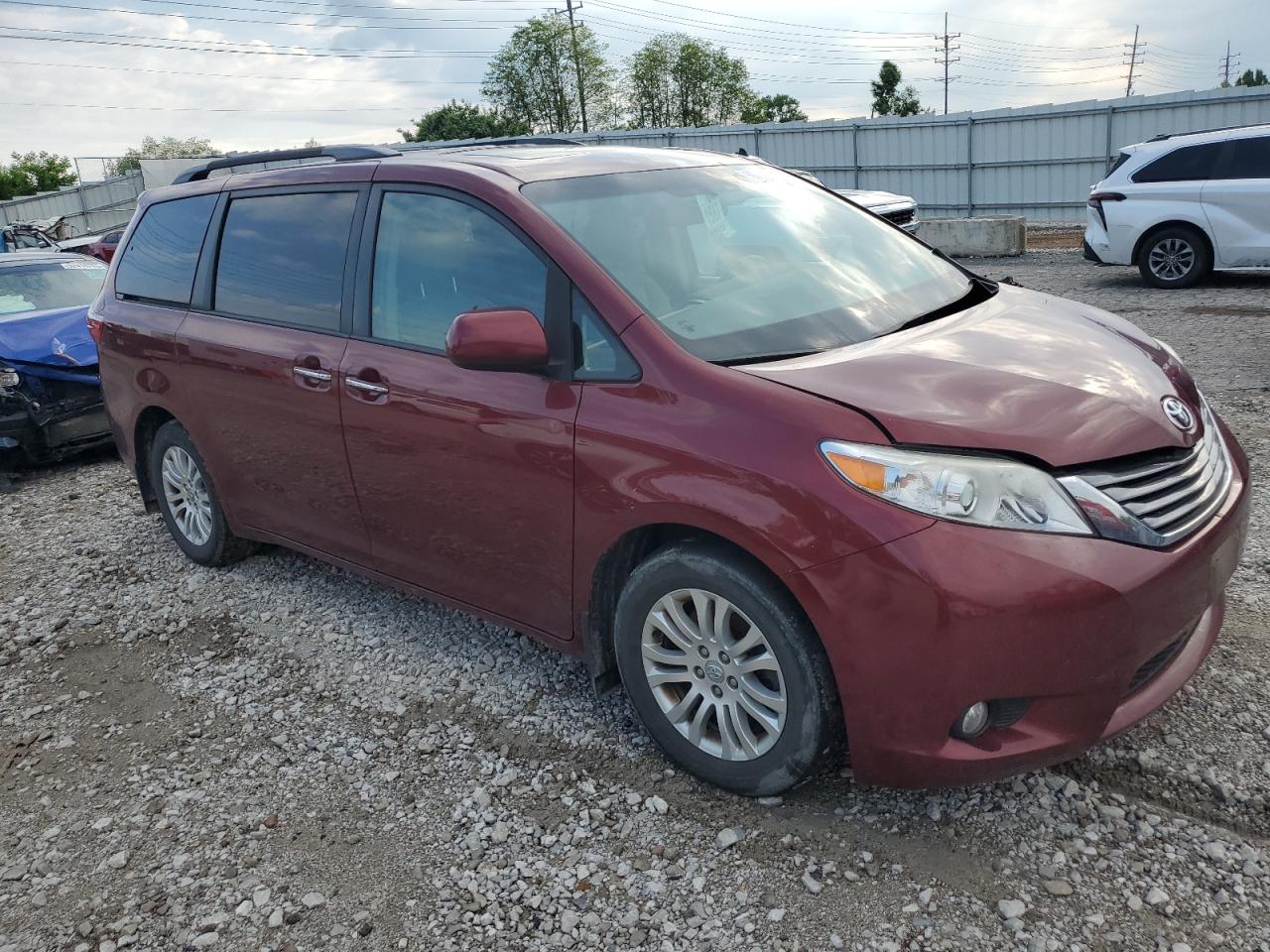 2017 TOYOTA SIENNA XLE — снимка 4