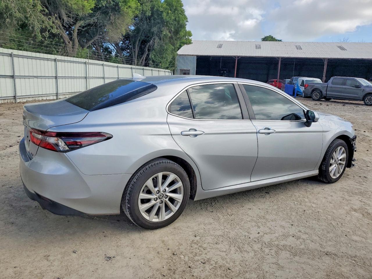 2024 TOYOTA CAMRY LE — снимка 3