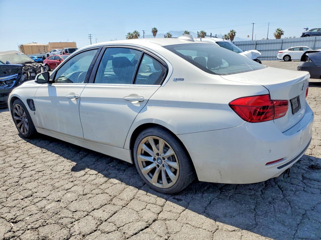 2017 BMW 330E — снимка 2