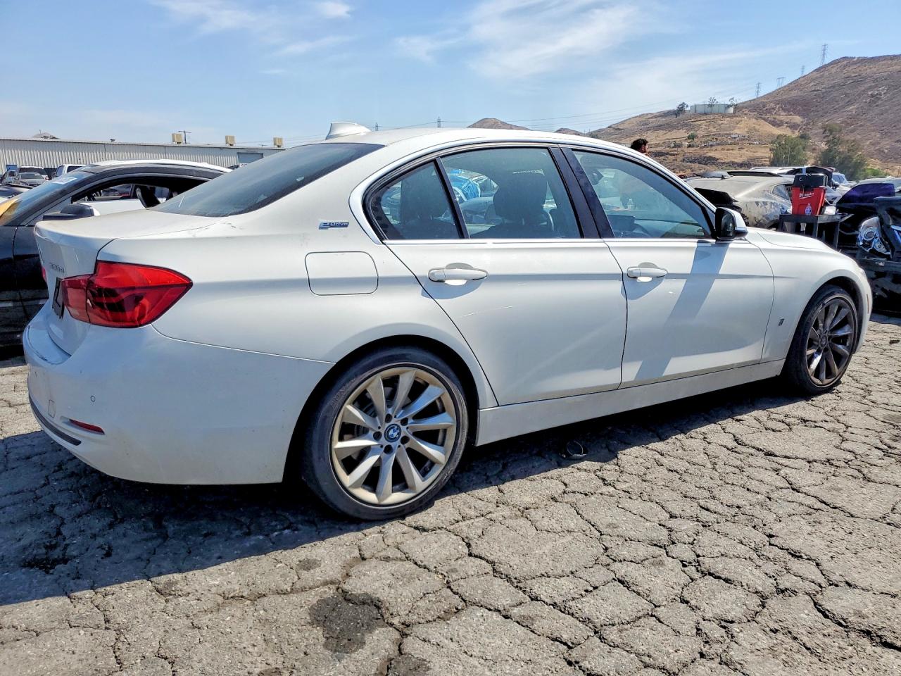 2017 BMW 330E — снимка 3