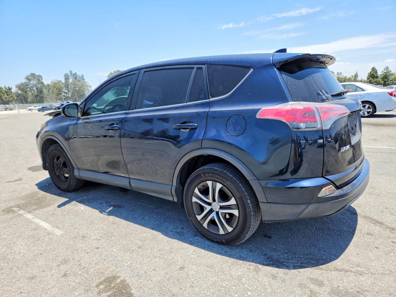 2017 TOYOTA RAV4 LE — снимка 2