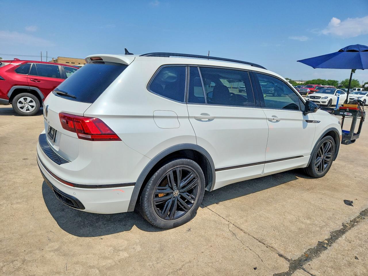 2022 VOLKSWAGEN TIGUAN SE R-LINE BLACK — снимка 3