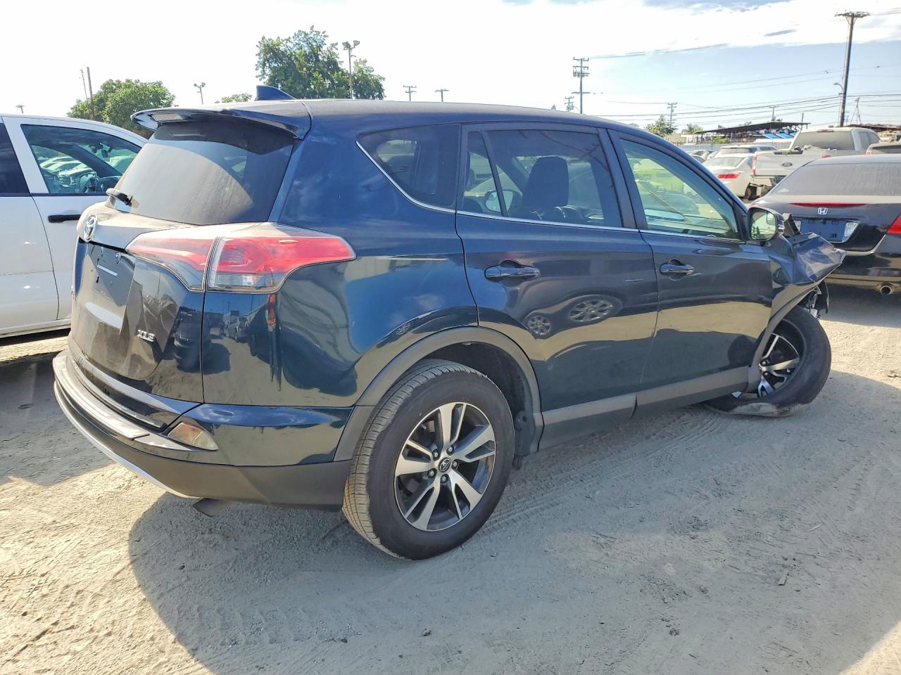 2018 TOYOTA RAV4 XLE — снимка 3