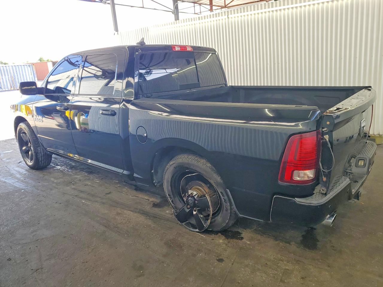 2015 RAM 1500 SPORT — снимка 2