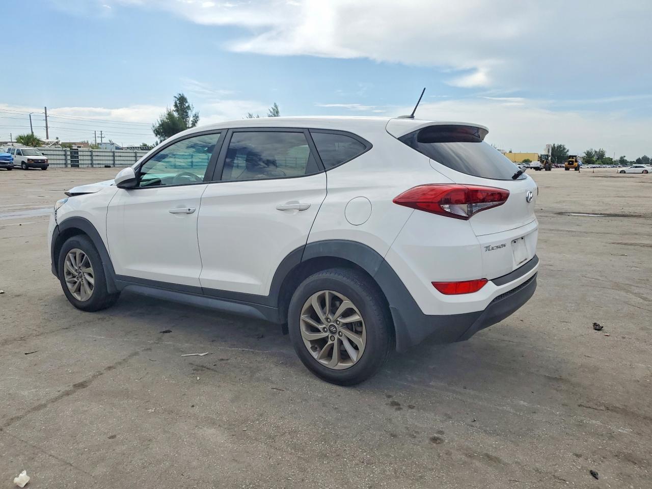 2017 HYUNDAI TUCSON SE — снимка 2