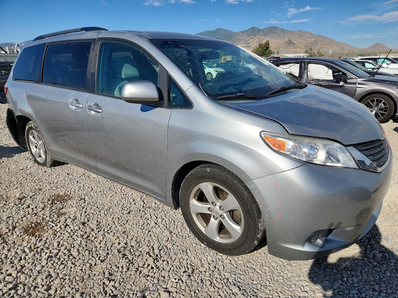 2015 TOYOTA SIENNA LE — снимка 4