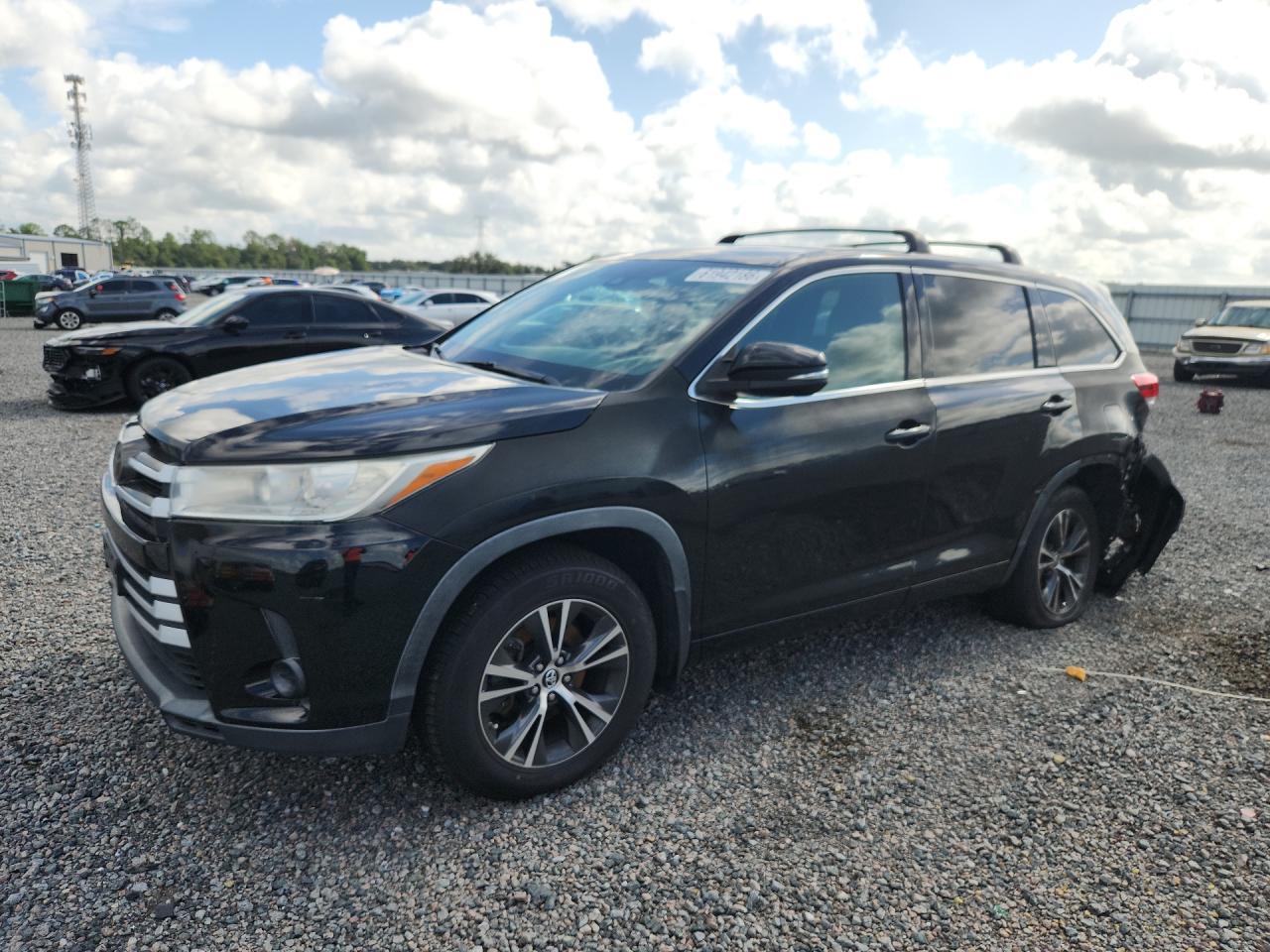 2017 TOYOTA HIGHLANDER LE