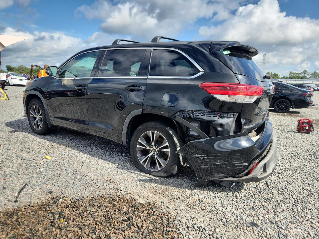 2017 TOYOTA HIGHLANDER LE — снимка 2