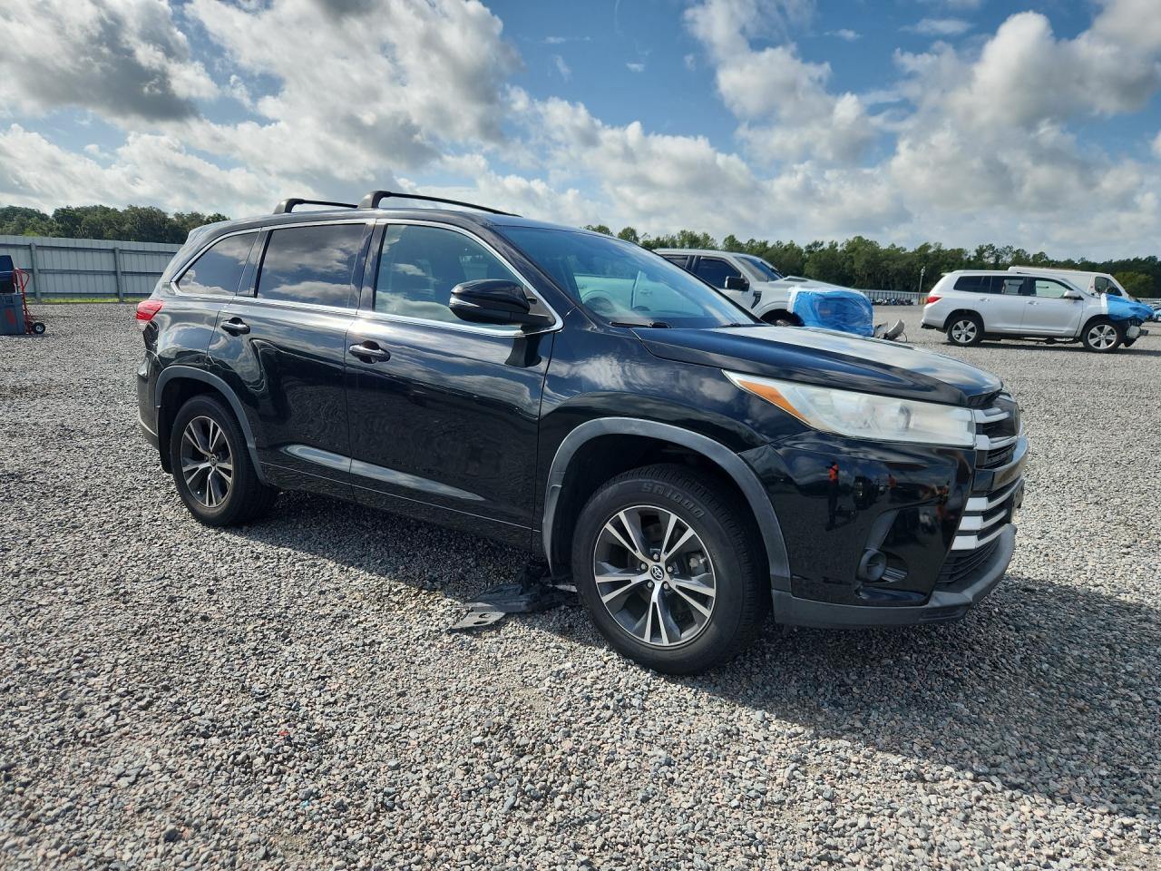 2017 TOYOTA HIGHLANDER LE — снимка 5