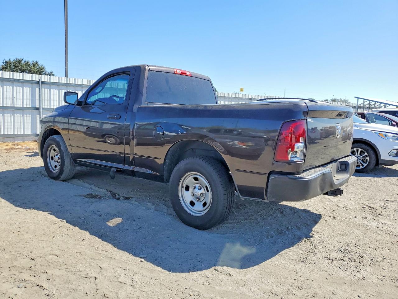 2016 RAM 1500 ST — снимка 2