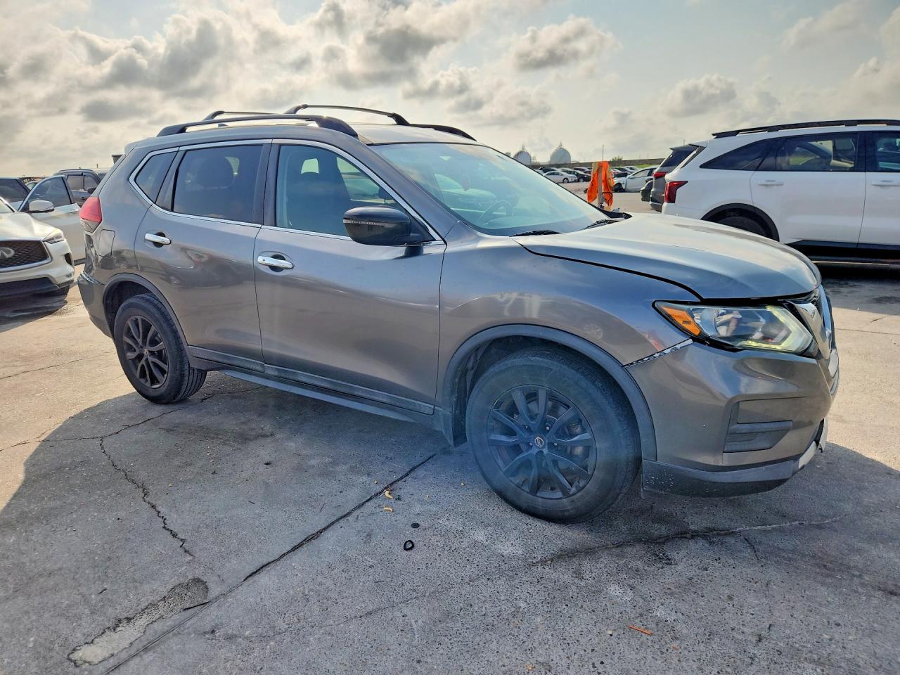 2017 NISSAN ROGUE SV — снимка 4