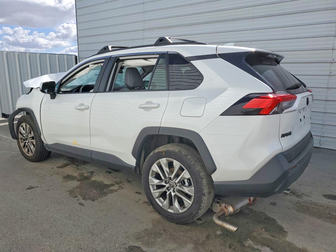 2025 TOYOTA RAV4 XLE PREMIUM — снимка 2