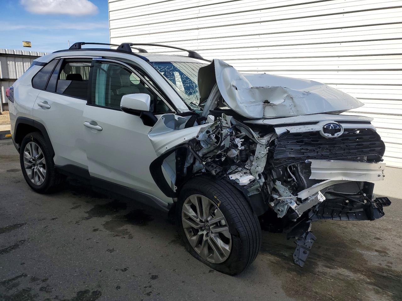 2025 TOYOTA RAV4 XLE PREMIUM — снимка 4