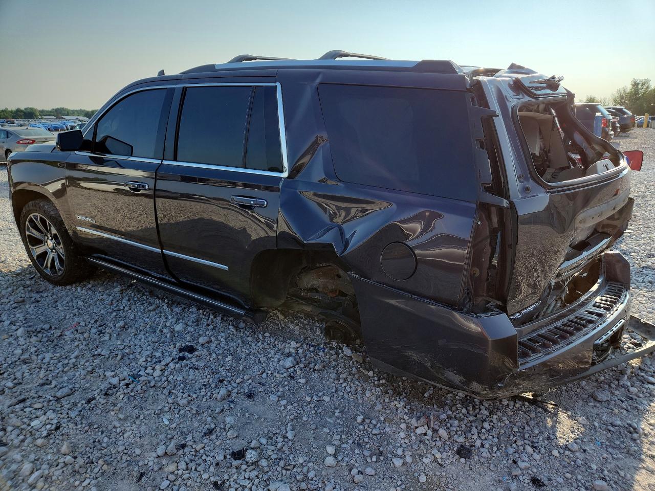 2015 GMC YUKON DENALI — снимка 2