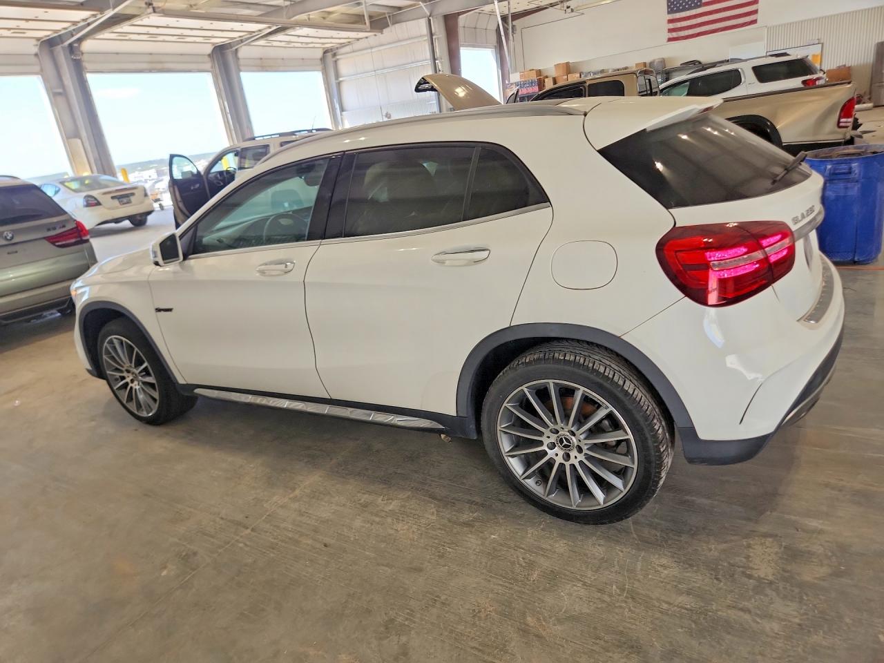 2019 MERCEDES-BENZ GLA 250 4MATIC — снимка 2