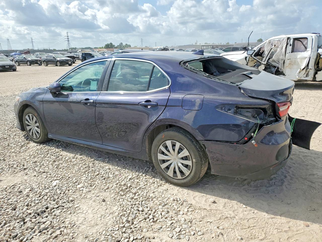 2022 TOYOTA CAMRY LE — снимка 2