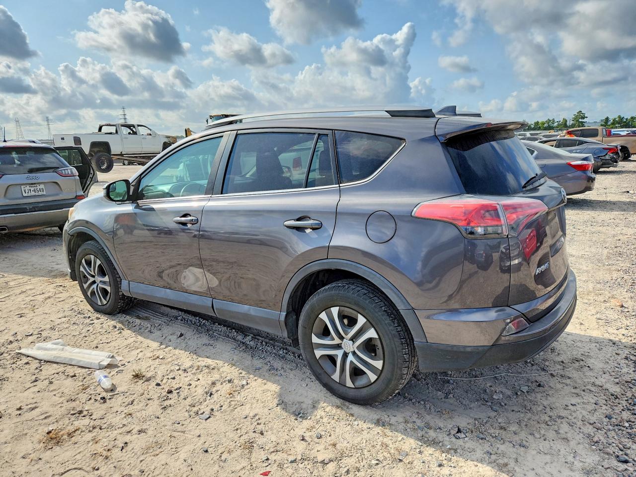2017 TOYOTA RAV4 LE — снимка 2