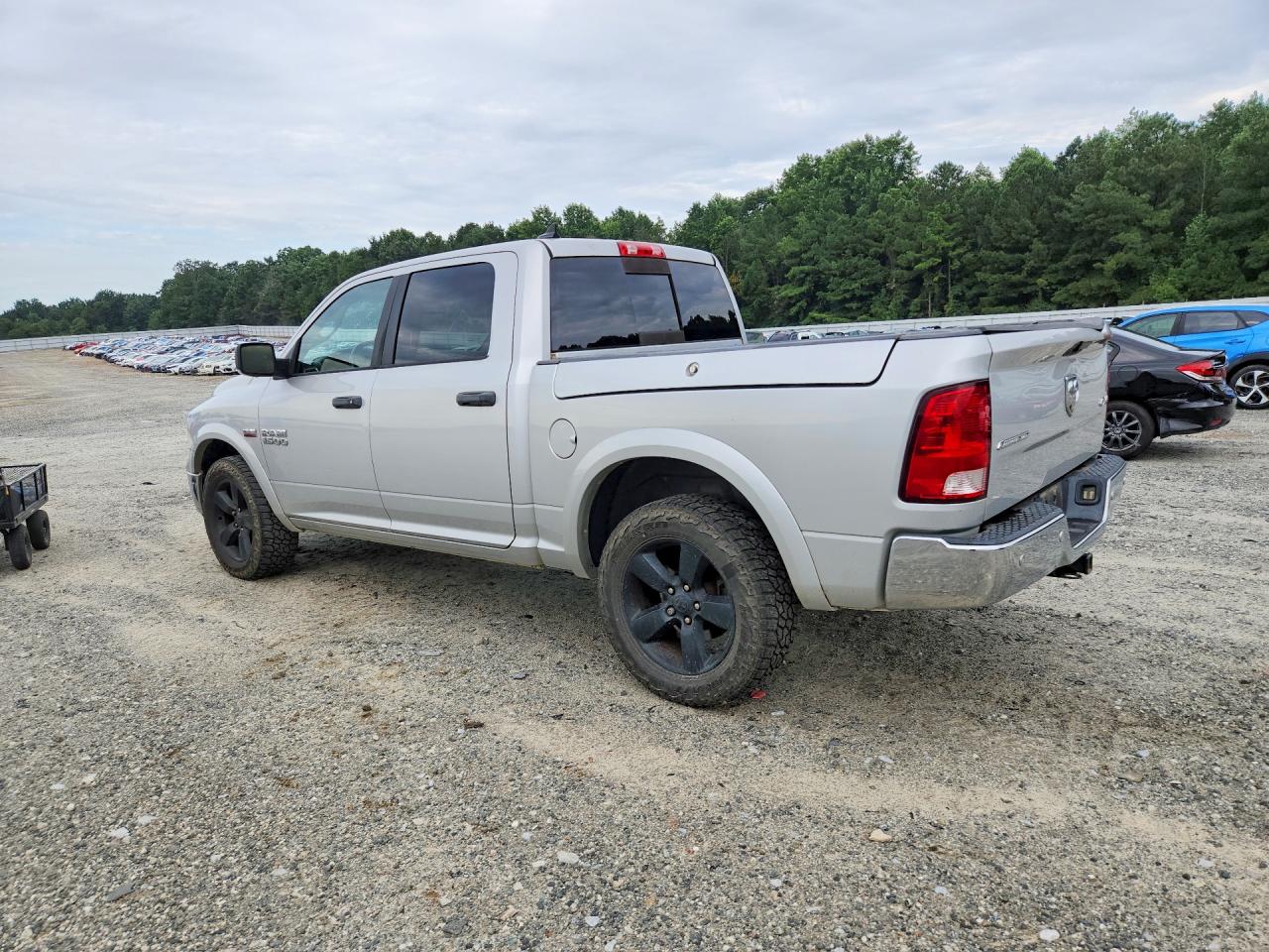 2015 RAM 1500 SLT — снимка 2