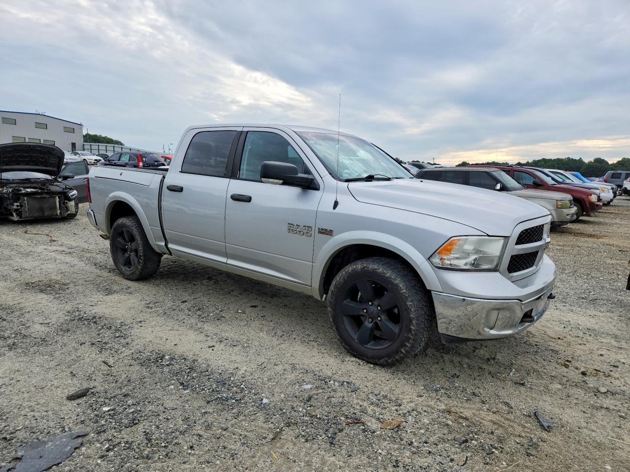 2015 RAM 1500 SLT — снимка 4