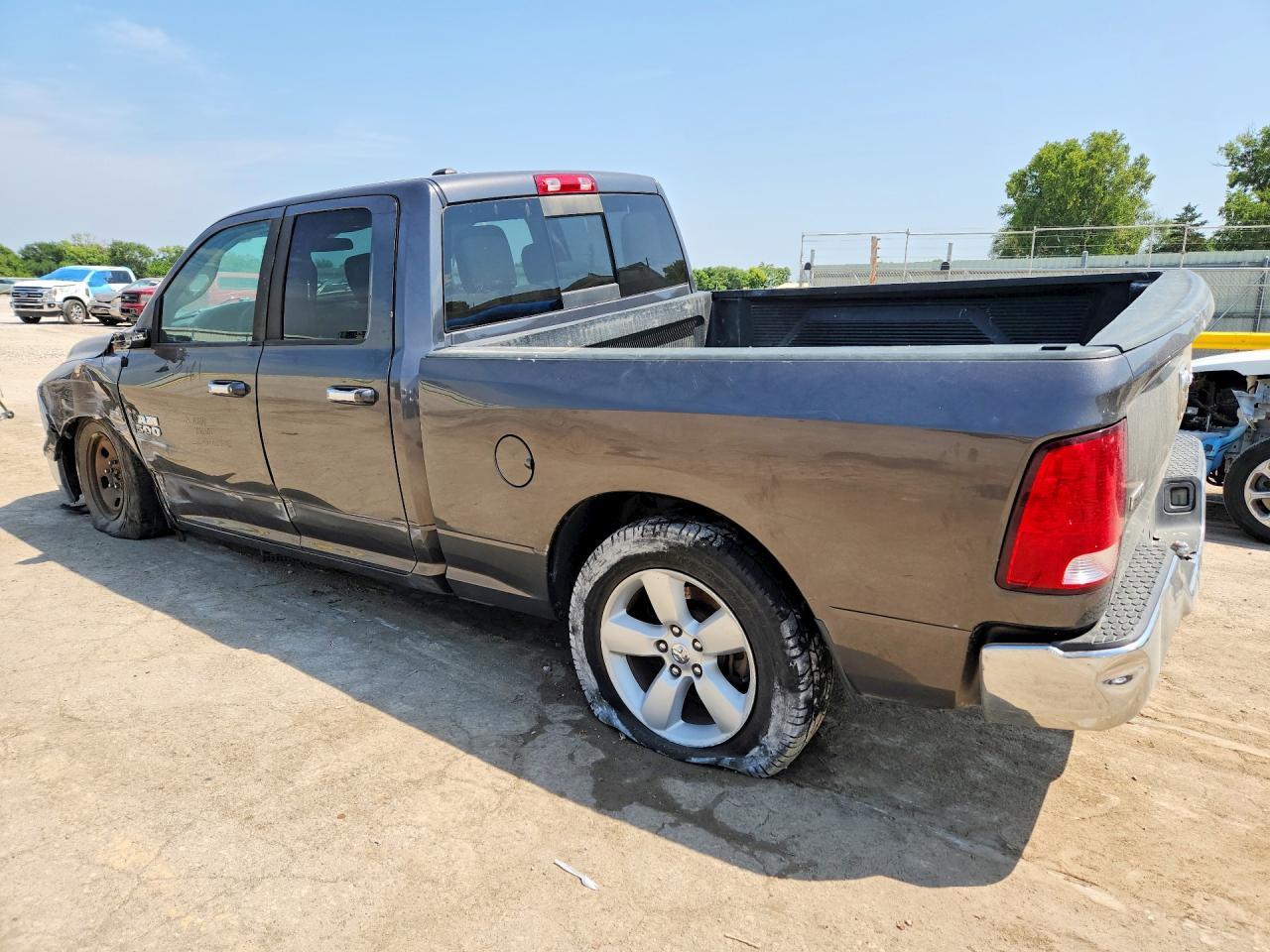 2017 RAM 1500 SLT — снимка 2