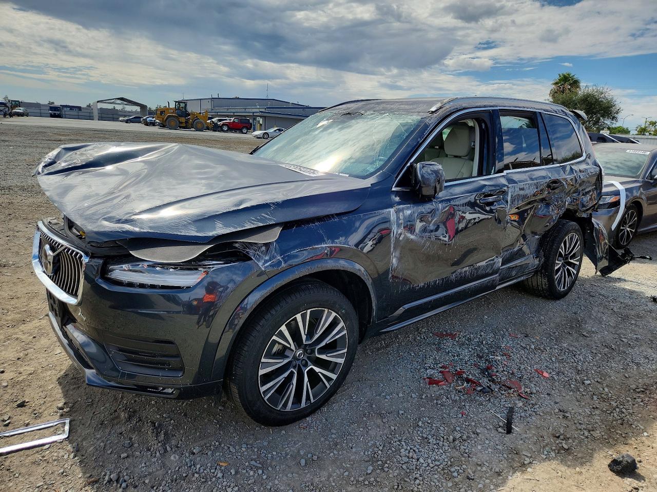 2022 VOLVO XC90 T5 MOMENTUM