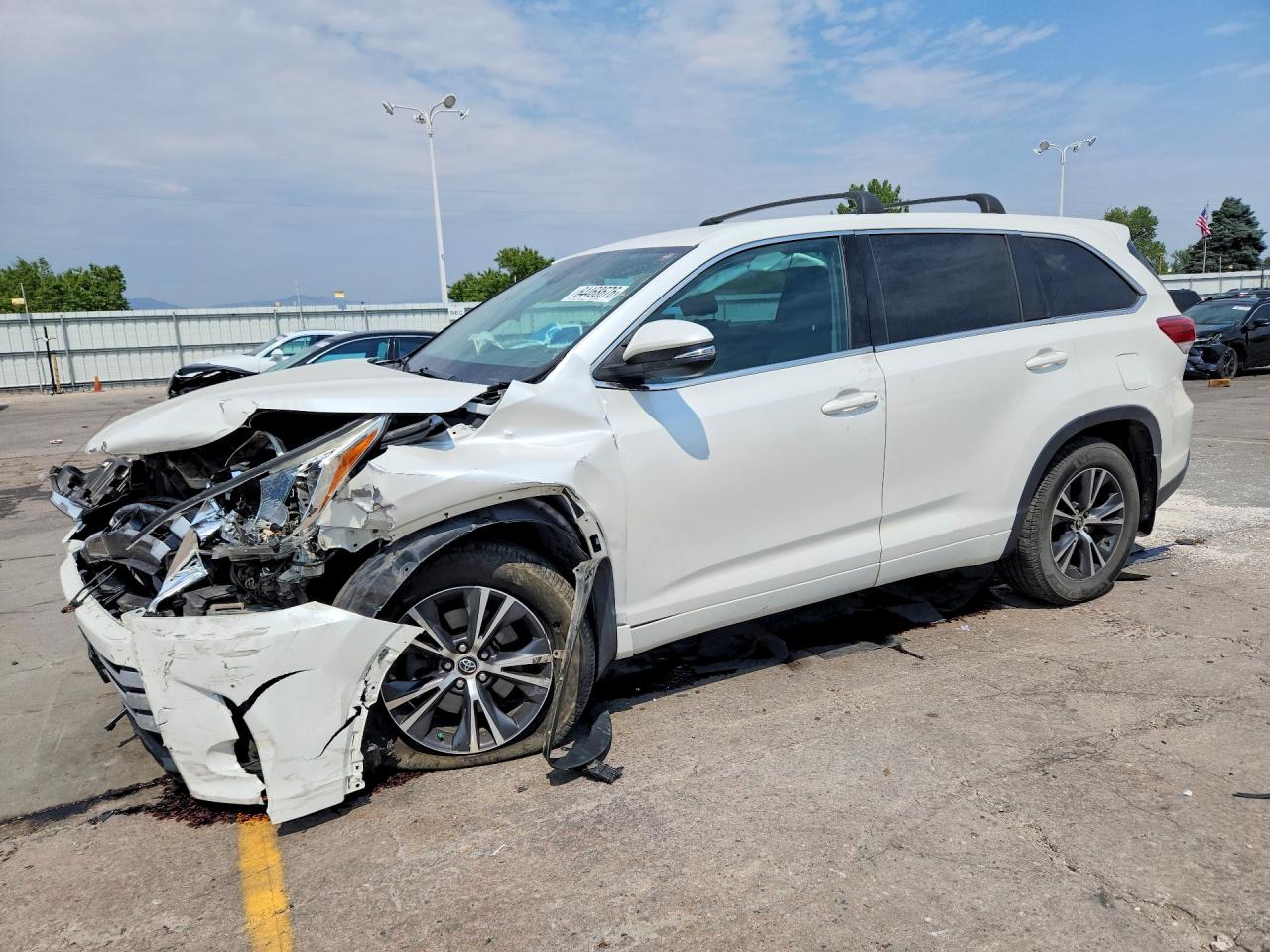 2018 TOYOTA HIGHLANDER LE