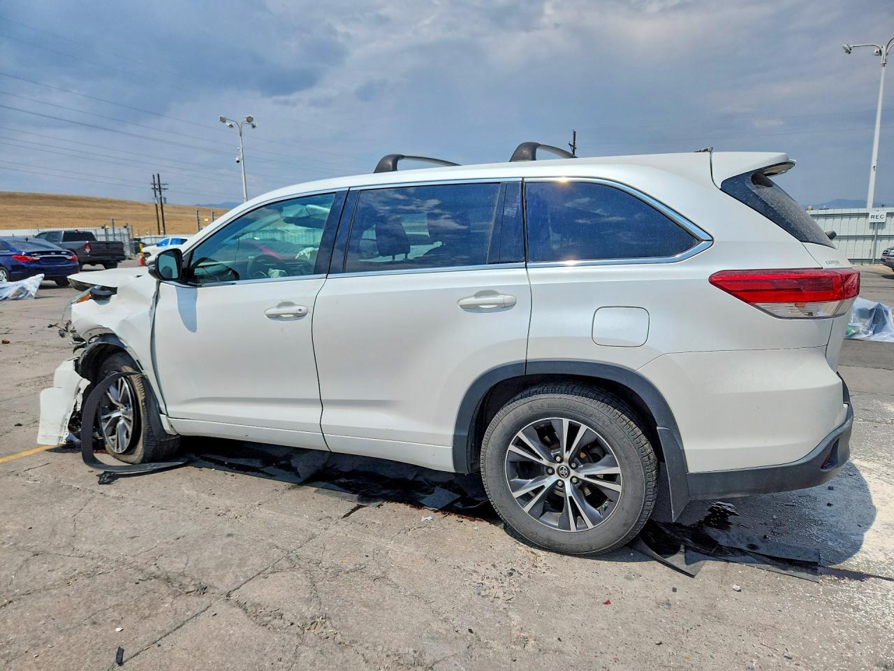 2018 TOYOTA HIGHLANDER LE — снимка 2