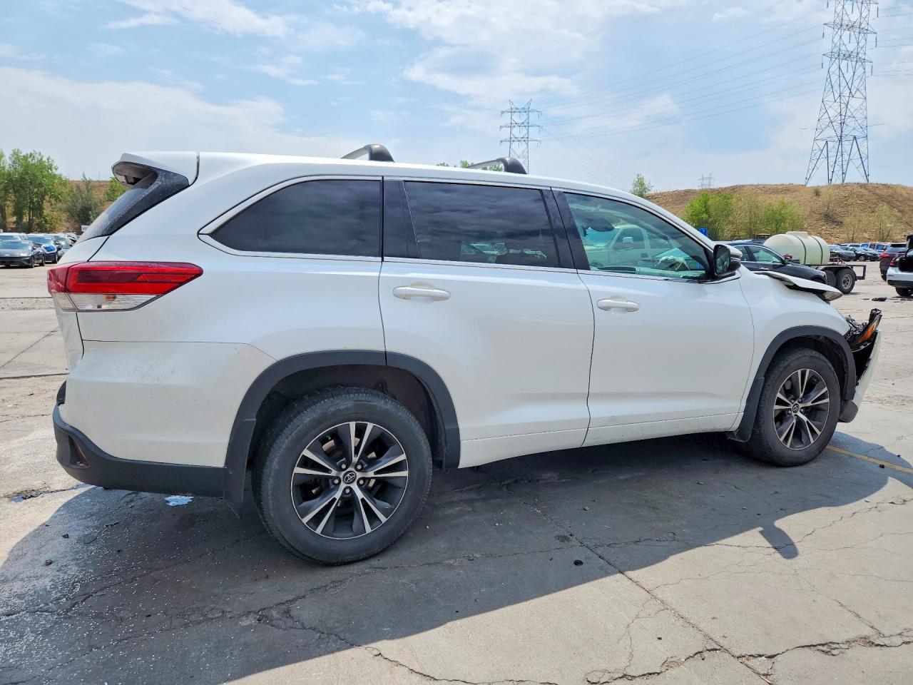 2018 TOYOTA HIGHLANDER LE — снимка 3