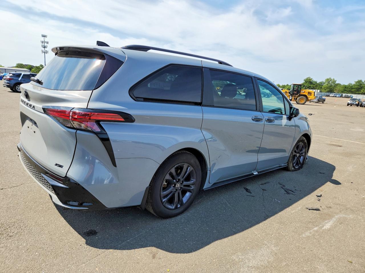 2026 TOYOTA SIENNA XSE — снимка 3