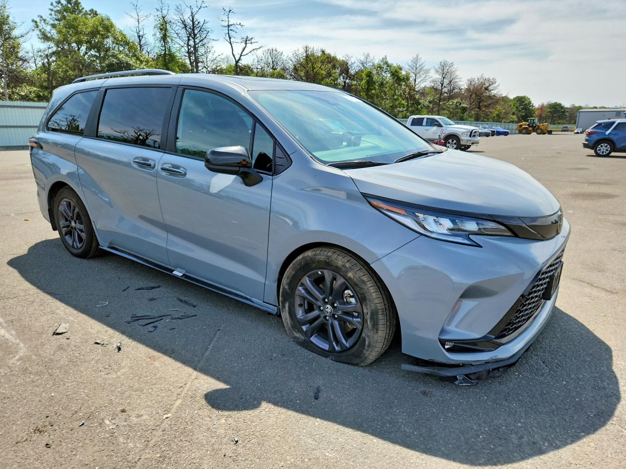 2026 TOYOTA SIENNA XSE — снимка 4