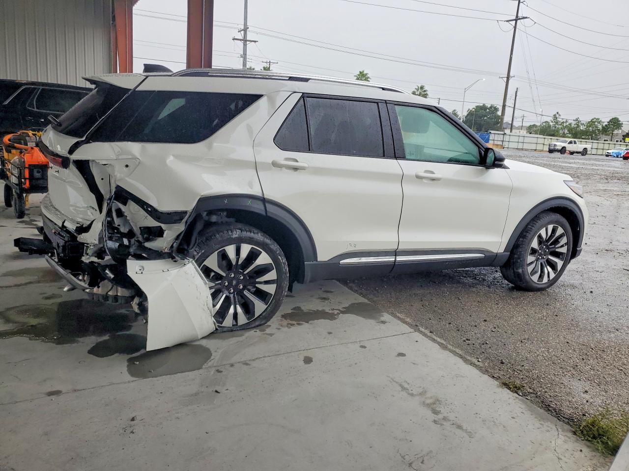 2026 FORD EXPLORER PLATINUM — photo 3