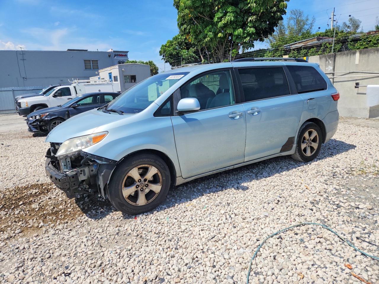 2015 TOYOTA SIENNA LE