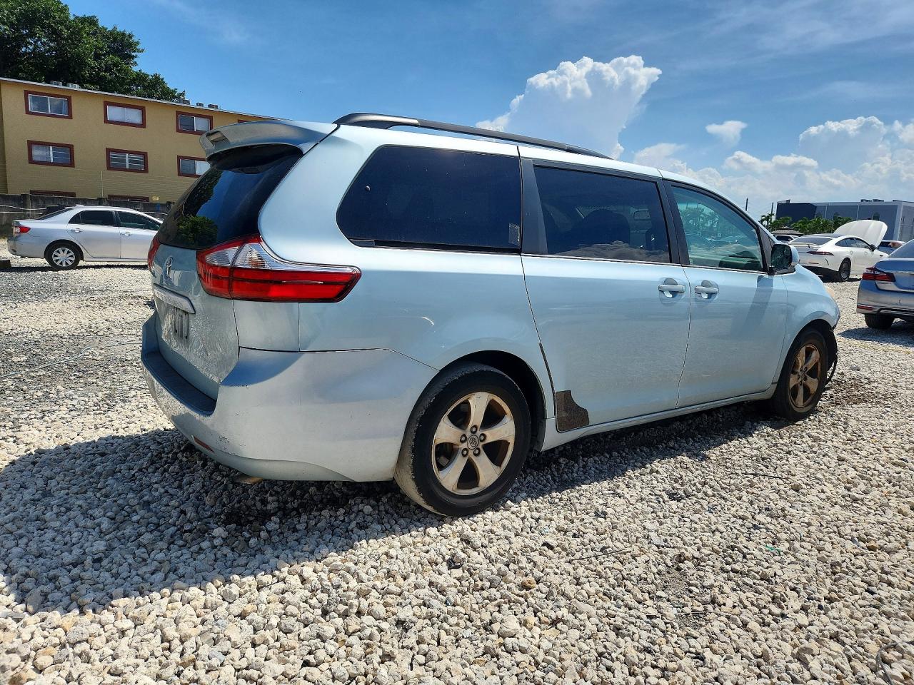 2015 TOYOTA SIENNA LE — снимка 3