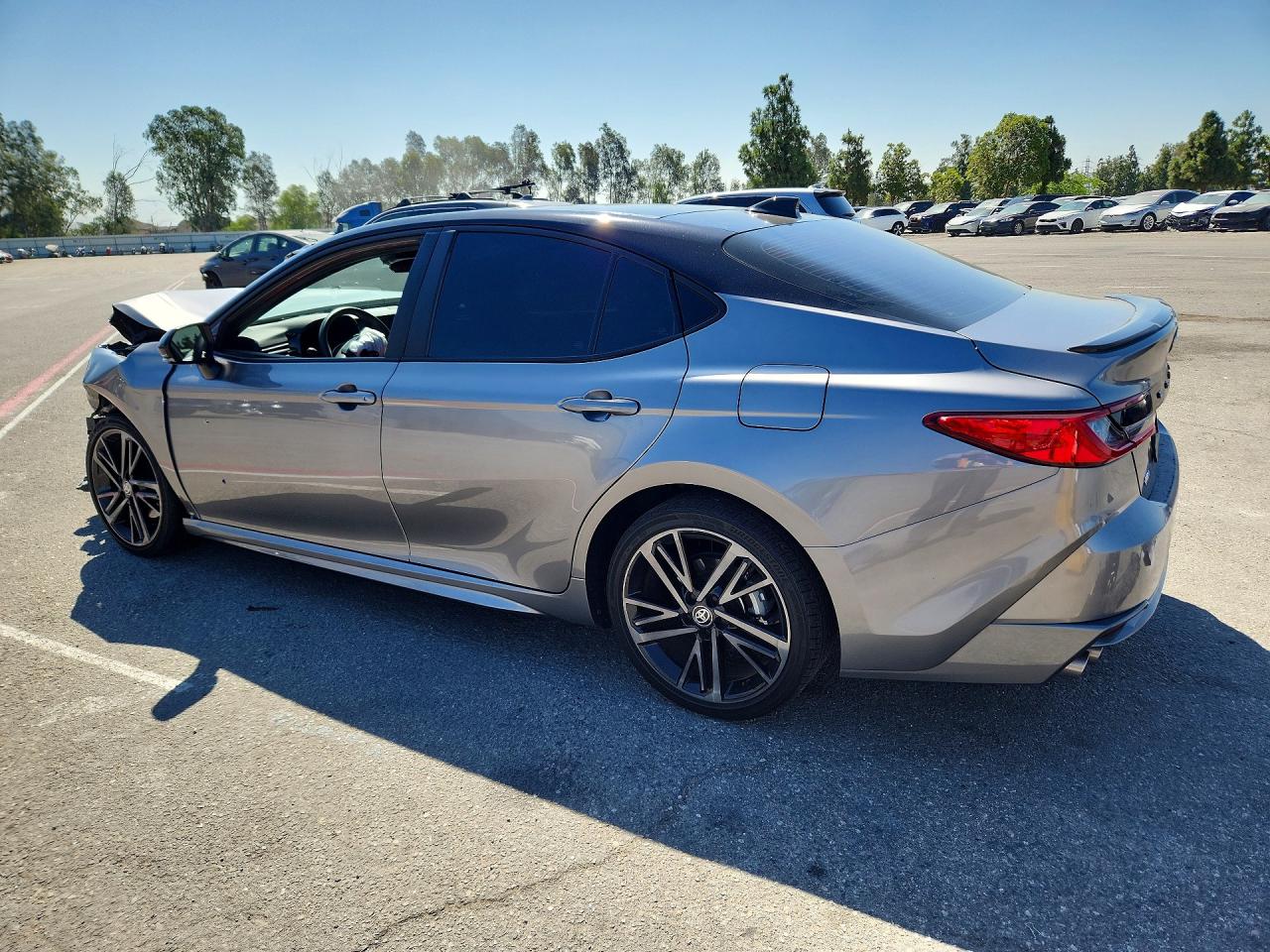 2025 TOYOTA CAMRY XSE — снимка 2