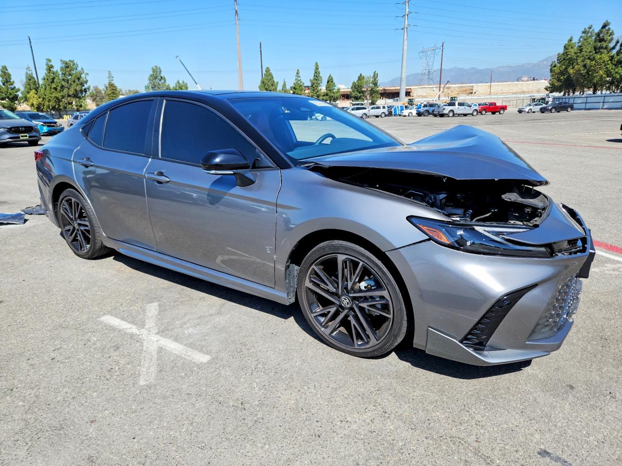 2025 TOYOTA CAMRY XSE — снимка 4
