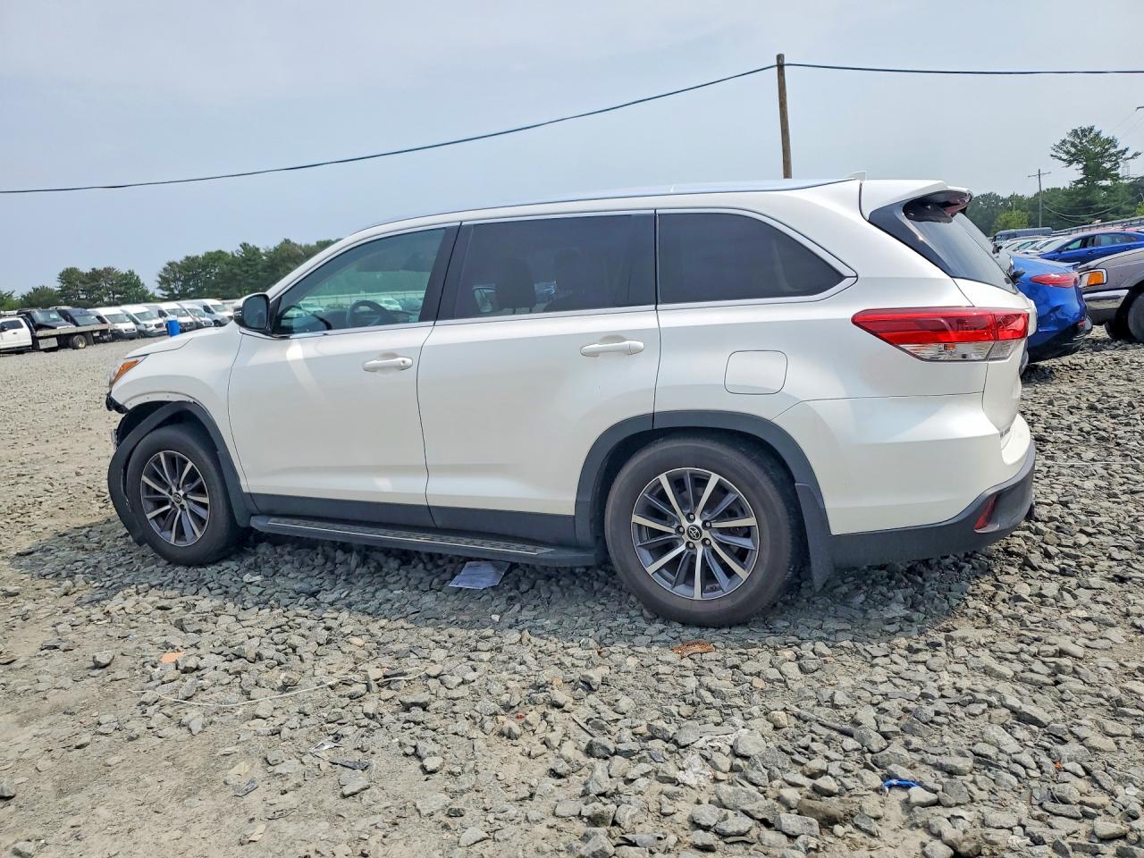 2019 TOYOTA HIGHLANDER XLE — снимка 2